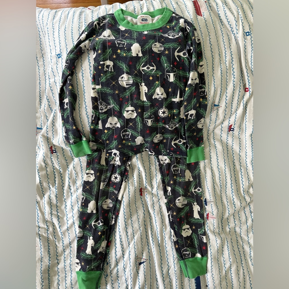 HANNA ANDERSSON - Star Wars Holiday PJs - size 6/7